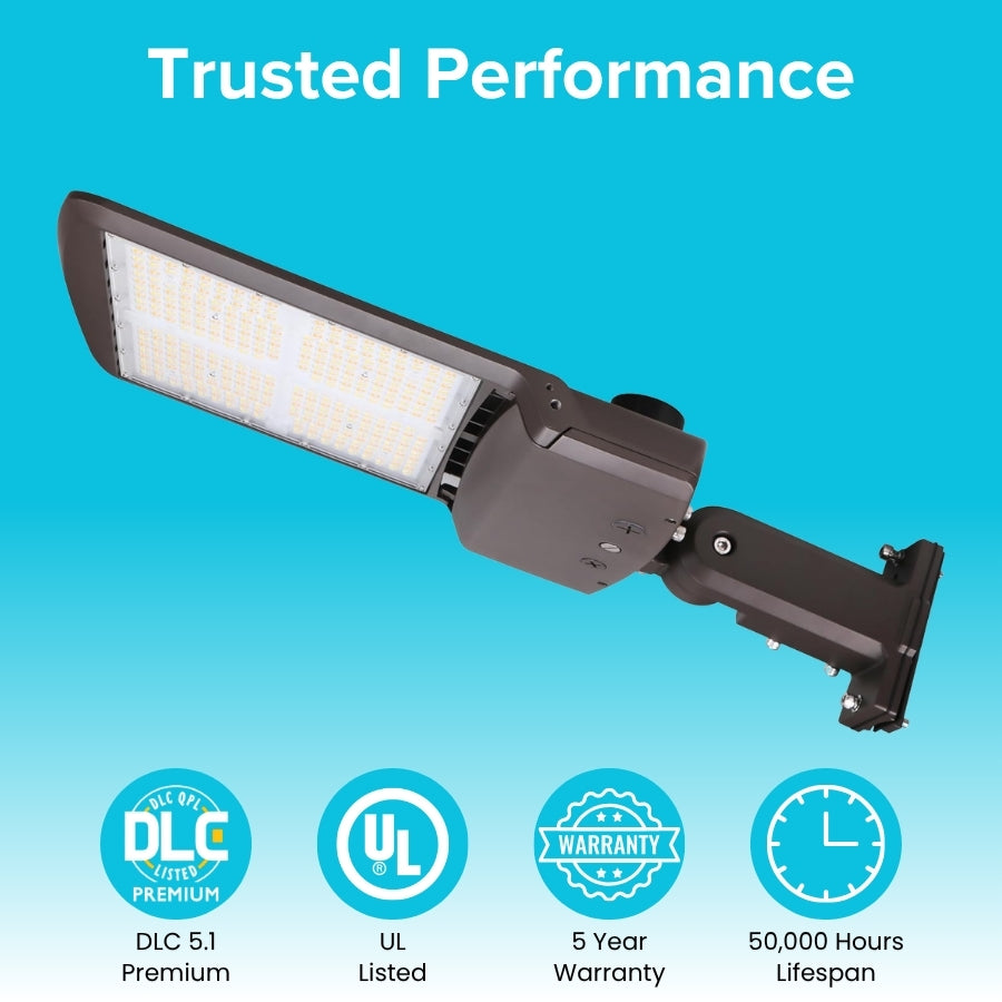 LED parking lot light with UL certification, 5 year warranty and 50,000 hour lifespan
