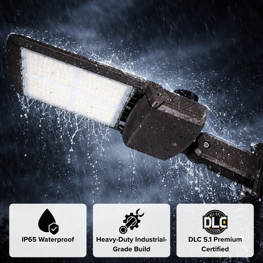 IP65 waterproof LED shoebox parking lot light operating in rain with durable die-cast aluminum housing